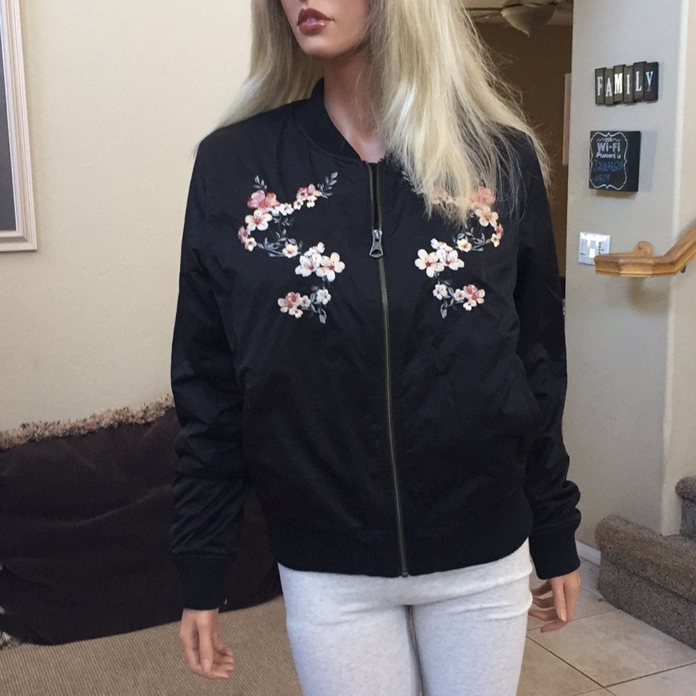 American Eagle Black Floralo Embroidered Bomber Jacket Size M